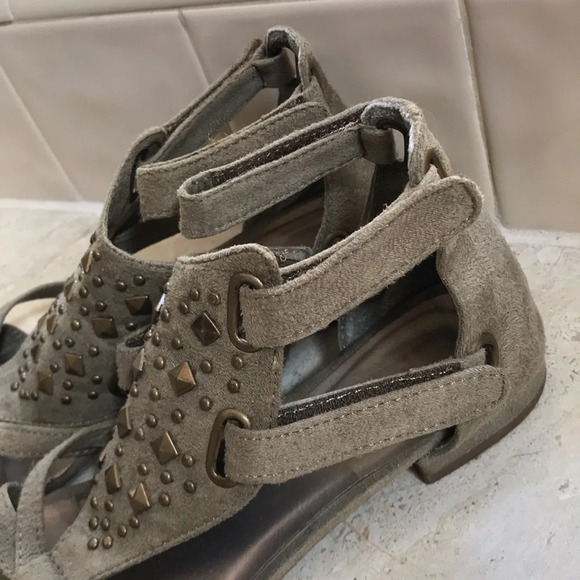 Cute adjustable sandals - Picture 3 of 3